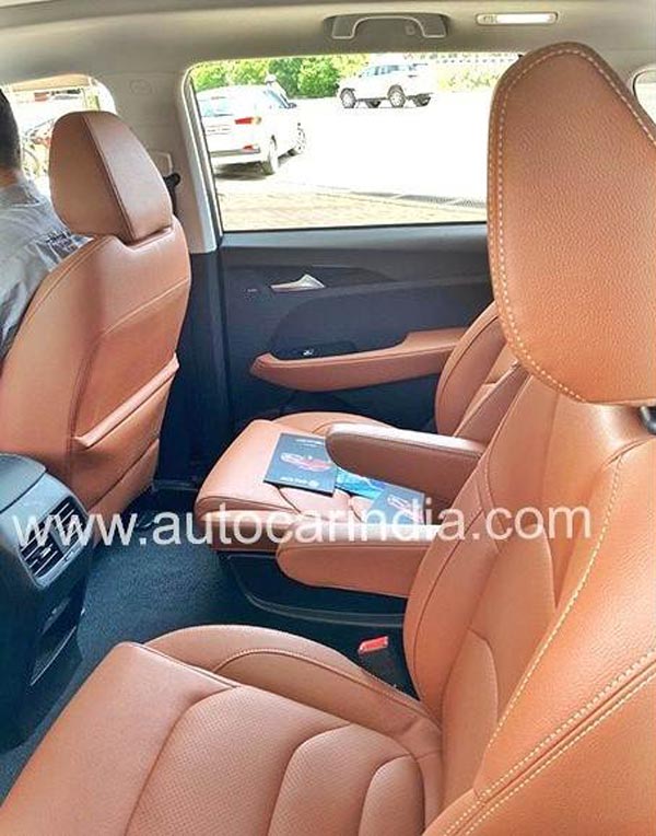 MG Hector Plus Spied Testing: एमजी हेक्टर प्लस लॉन्च से पहले आई नजर, टोयोटा इनोवा क्रिस्टा को देगी टक्कर