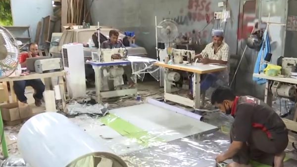 Mumbai Rickshaws with Isolation Covers: महाराष्ट्र में ऑटो-रिक्शा चालक लगवा रहे हैं आइसोलेशन शील्ड