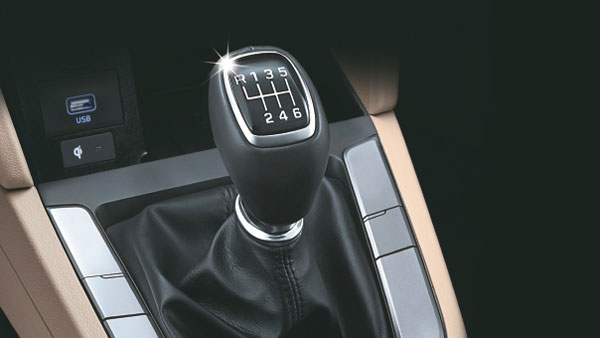 Hyundai Elantra BS6 Diesel Launched: हुंडई एलांट्रा बीएस6 डीजल भारत लॉन्च कीमत 18.70 लाख रुपये से शुरू