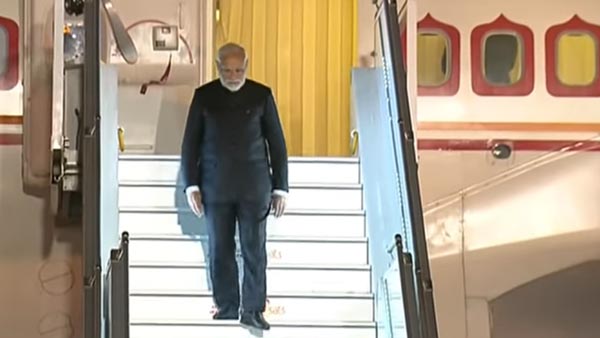 Famous Indian Brands Presented In Sports Cars: कलाकार ने उतारी कारों पर स्वदेशी ब्रांडों की तस्वीरें Famous Indian Brands Presented In Sports Cars: कलाकार ने उतारी कारों पर स्वदेशी ब्रांडों की तस्वीरें