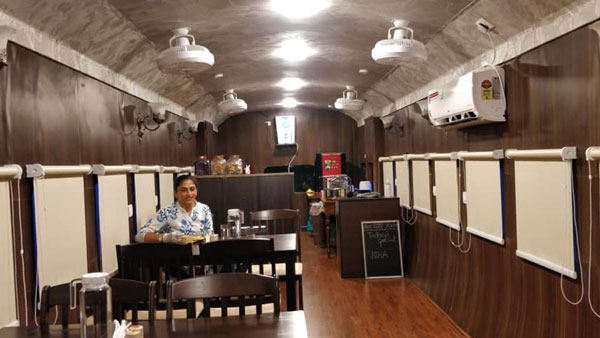 Railway Coach Modified As Restaurant: रेलवे कोच मॉडिफाई रेस्टॉरेंट देखें तस्वीरें