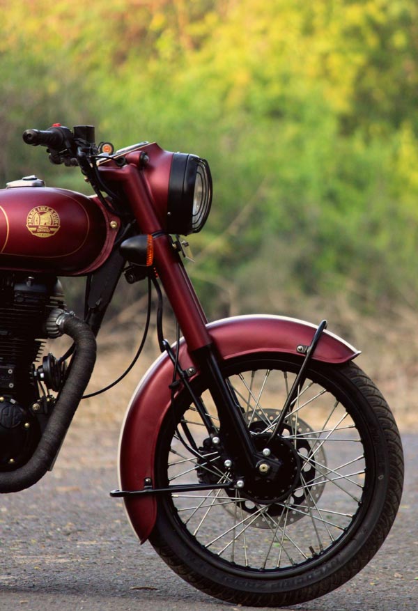 Modified Royal Enfield Classic 350: रॉयल एनफील्ड क्लासिक 350 को दिया रेट्रो कूजर लुक, तस्वीरें