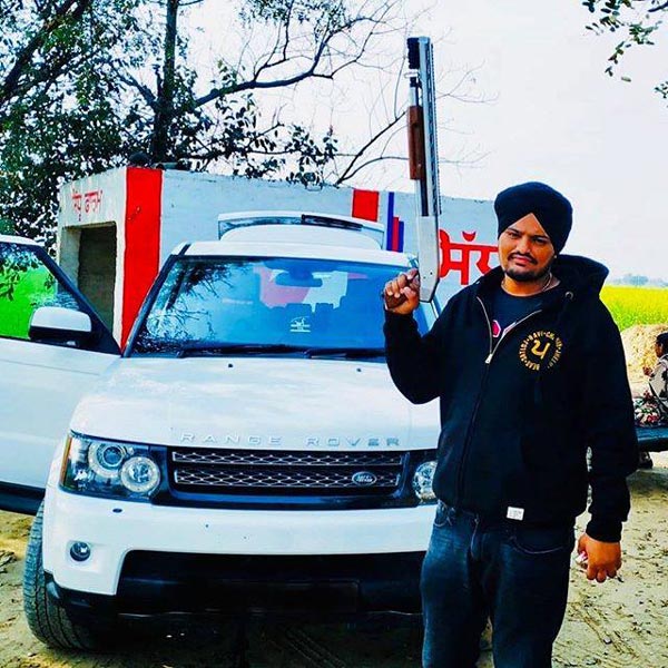 Punjabi Singer Caught With Tinted Windows On SUV: पंजाबी गायक सिधु मूसेवाला की कार का कटा चालान