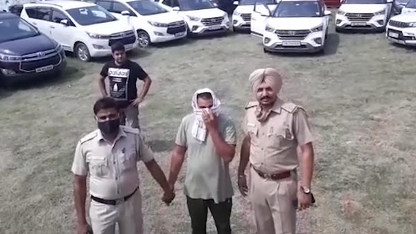 Parking Lot With 18 SUVs Seized By Cops: कार चोर गिरोह का हुआ पर्दाफाश, मिली 3 करोड़ की कारें