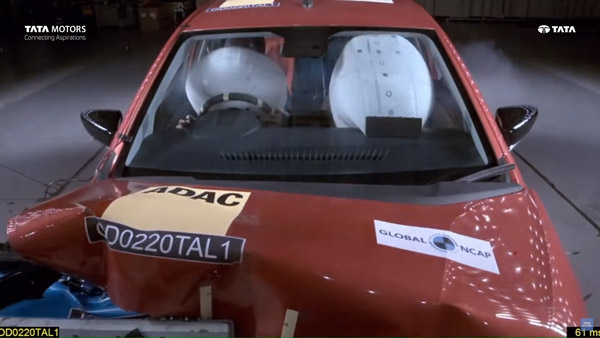 Tata Altroz Crash Test: टाटा अल्ट्रोज है देश की सबसे सुरक्षित कार, क्रैश टेस्ट का वीडियो आया सामने Tata Altroz Crash Test: टाटा अल्ट्रोज है देश की सबसे सुरक्षित कार, क्रैश टेस्ट का वीडियो आया सामने