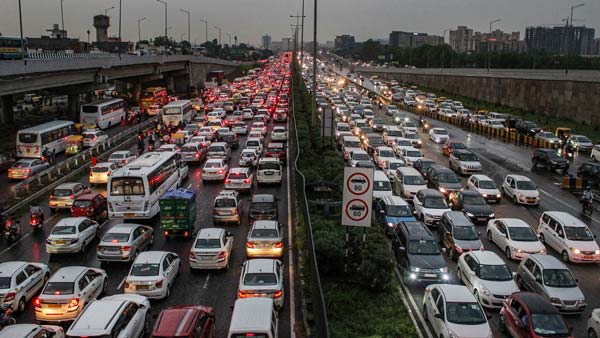 Delhi Govt. Lifts Passenger Count Restrictions: दिल्ली में सवारियों की संख्या पर लगी पाबंदी हटी