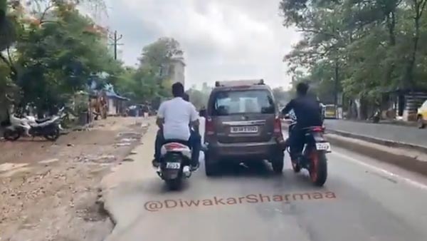 Car Towing Jugaad In Mumbai: भारत कार टोइंग जुगाड़ वीडियो Car Towing Jugaad In Mumbai: भारत कार टोइंग जुगाड़ वीडियो