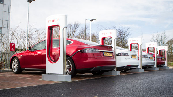 UK Offers Subsidy For Shifting To EVs: इलेक्ट्रिक वाहन खरीदने पर सब्सिडी ब्रिटेन 5 लाख रुपये जानकारी