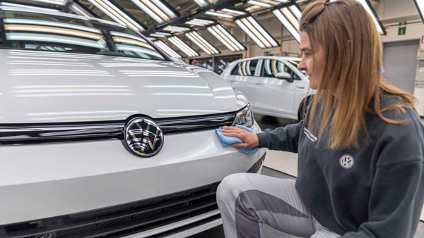 VW India Resumes Dealerships Operations: फॉक्सवैगन ने देश में सेल्स व सर्विस ऑपरेशन किया शुरू