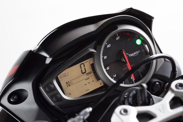 Triumph Street Triple R Launch Details: ट्रायम्फ की स्ट्रीट ट्रिपल आर अगले हफ्ते होगी लॉन्च