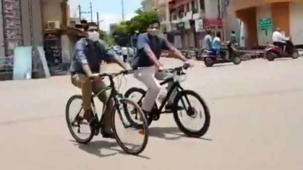 Bastar SP, DC Spotted Riding Bicycle: बस्तर के कलेक्टर और उपायुक्त ने की साइकिल की सवारी