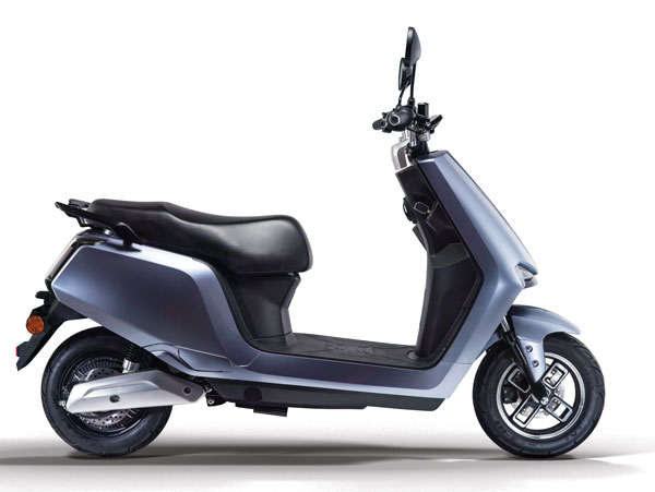 BGauss Electric Scooter Unveiled: बीगॉस ने किया अपनी पहली दो इलेक्ट्रिक वाहन का खुलासा