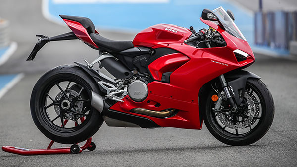 Ducati Panigale V2 Pre-Booking Started: डुकाटी पानीगाले वी2 की बुकिंग शुरू, जल्द होगी लॉन्च