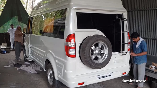 Force Traveller Modified Into Office: फोर्स ट्रैवलर को माॅडिफाई कर बनाया ऑफिस, जानें कैसे