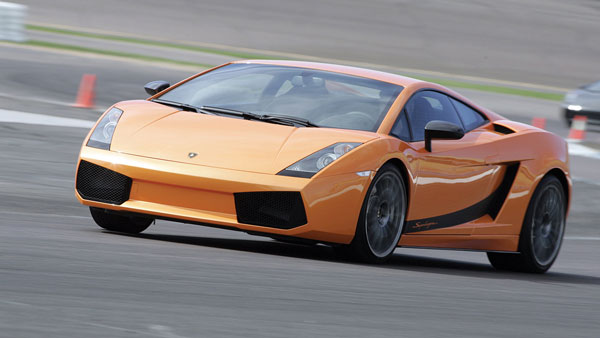 Bangalore Police Seized Lamborghini Gallardo: लैम्बोर्गिनी कार बैंगलोर पुलिस जब्त फेक नंबर प्लेट जानकारी Bangalore Police Seized Lamborghini Gallardo: लैम्बोर्गिनी कार बैंगलोर पुलिस जब्त फेक नंबर प्लेट जानकारी