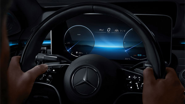 Mercedes-Benz S-Class Touchscreen Revealed: नई मर्सिडीज-बेंज एस-क्लास में मिलेगा बड़ा टचस्क्रीन, देखें