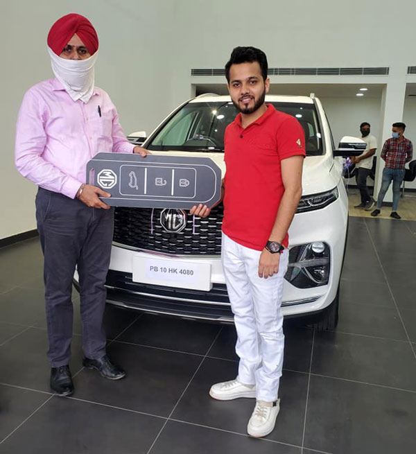 MG Hector Plus Delivery Begins: एमजी हेक्टर प्लस की डिलीवरी हुई शुरू, देखें तस्वीरें
