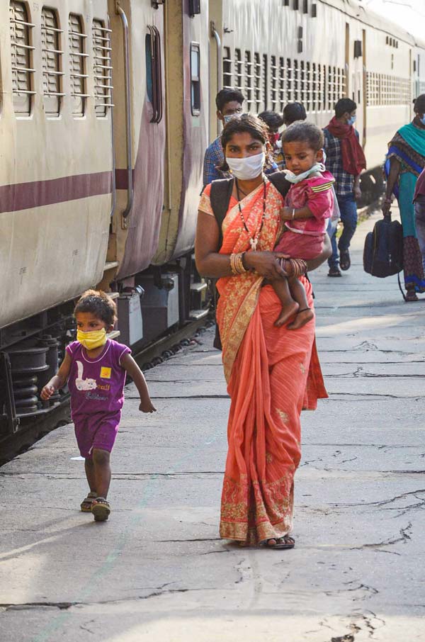 Railway Shramik Trains: रेलवे ने श्रमिक ट्रेन से कमाएं 429 करोड़ रुपये, गुजरात से सबसे अधिक