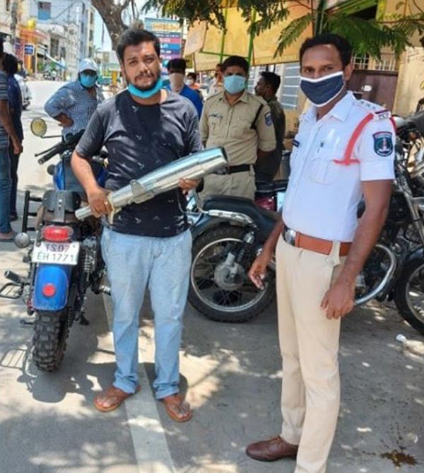 Bikes With Loud Exhaust Fined: रॉयल एनफील्ड बाइक लाउड एग्जॉस्ट मॉडिफाई सायबराबाद पुलिस जुर्माना
