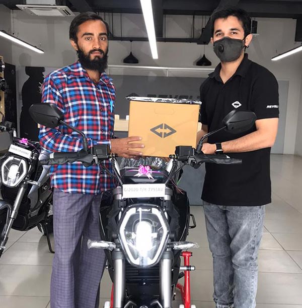Revolt Electric Bikes Delivery Starts: रिवोल्ट इलेक्ट्रिक बाइक की डिलीवरी अहमदाबाद व चेन्नई में शुरू