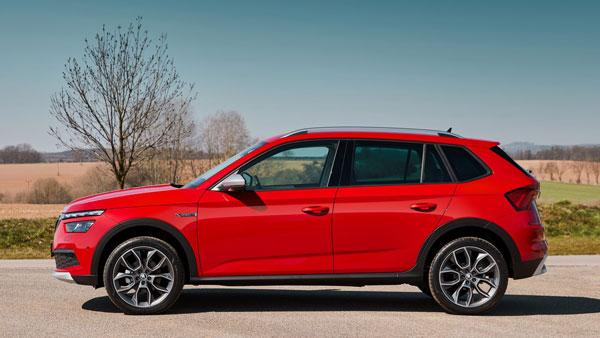 Skoda Kamiq Spotted Testing: स्कोडा कामिक रोड टेस्ट के दौरान आई नजर, देखें तस्वीरें