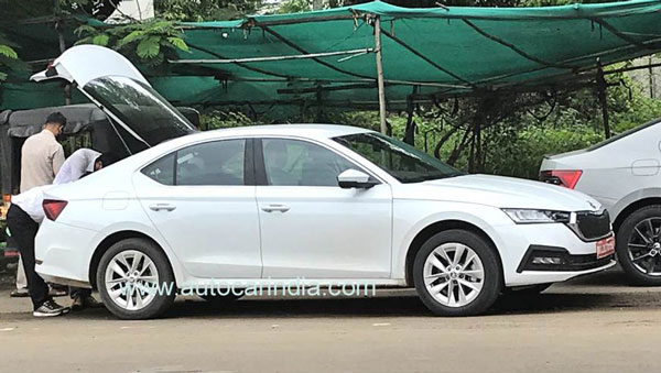 New Skoda Octavia Spied Testing: नई स्कोडा ऑक्टाविया टेस्टिंग के दौरान दिखी, 2021 में होगी लाॅन्च