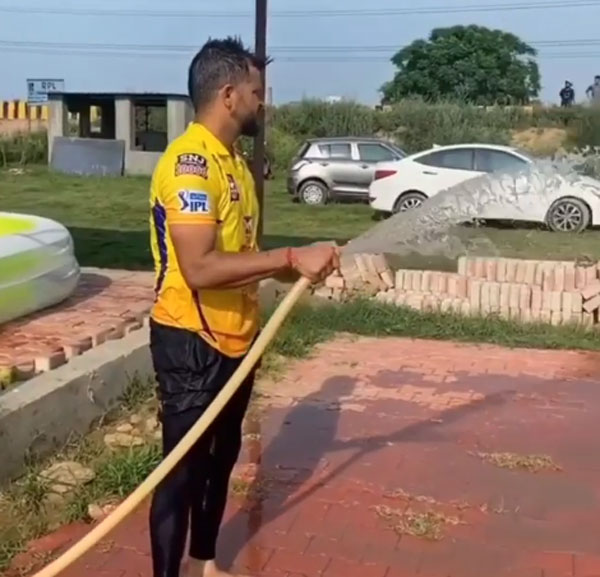 Suresh Raina Washing His Ford Mustang: सुरेश रैना फोर्ड मस्टैंग धो रहे लॉकडाउन वीडियो जानकारी