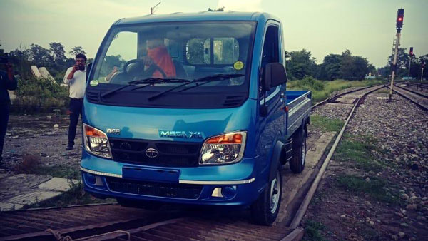 Tata Ace Trucks Exported To Bangladesh: 51 टाटा ऐस मिनी ट्रकों को भेजा गया बांग्लादेश, देखें
