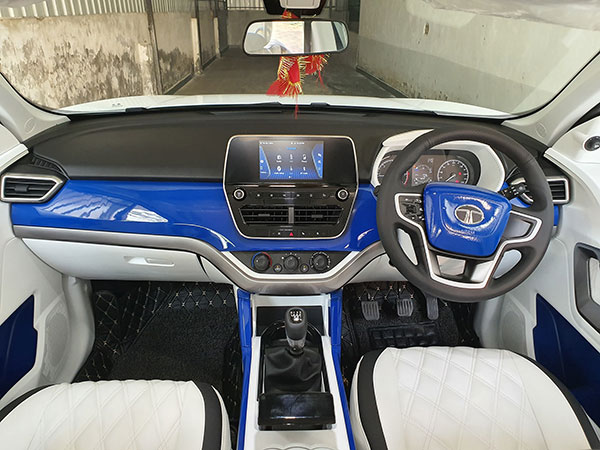 Tata Harrier Interior Modified: टाटा हैरियर को इस तरह से किया मॉडिफाई, अंदर से लगती है शानदार