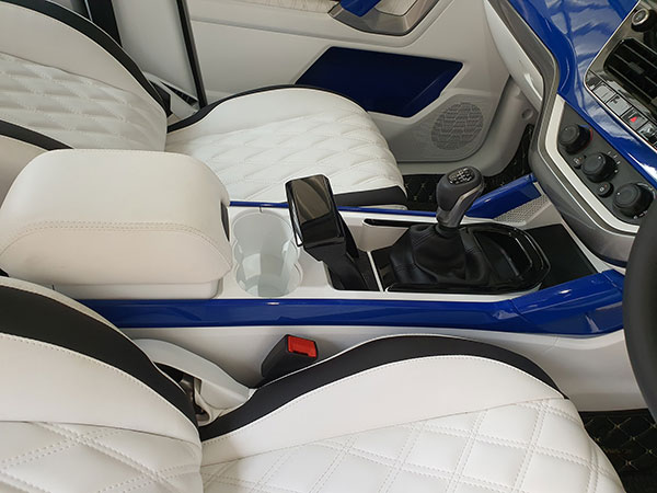Tata Harrier Interior Modified: टाटा हैरियर को इस तरह से किया मॉडिफाई, अंदर से लगती है शानदार