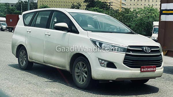 Toyota Innova Crysta CNG Spied: टोयोटा इनोवा क्रिस्टा सीएनजी टेस्टिंग के दौरान आई नजर, लॉन्च जल्द
