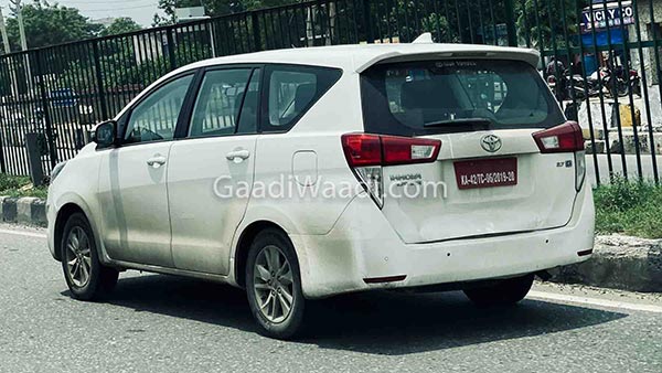 Toyota Innova Crysta CNG Spied: टोयोटा इनोवा क्रिस्टा सीएनजी टेस्टिंग के दौरान आई नजर, लॉन्च जल्द