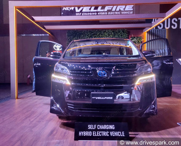 Toyota Vellfire And Camry Price Hike: टोयोटा वेलफायर व कैमरी कीमत वृद्धि 4 लाख रुपये तक जानकारी