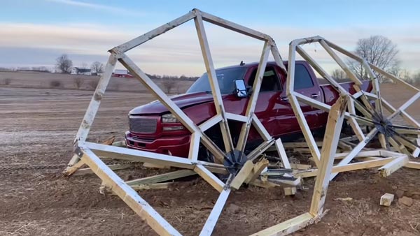 Pick-Up Truck Fitted With Giant Wheels: पिक-अप ट्रक में लगाये इतने बड़े पहिये, बनाया रिकॉर्ड Pick-Up Truck Fitted With Giant Wheels: पिक-अप ट्रक में लगाये इतने बड़े पहिये, बनाया रिकॉर्ड