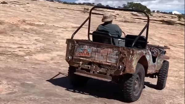 Anand Mahindra Shares New Video: आनंद महिंद्रा ने 70 साल पुराने जीप का वीडियो किया शेयर, देखें Anand Mahindra Shares New Video: आनंद महिंद्रा ने 70 साल पुराने जीप का वीडियो किया शेयर, देखें