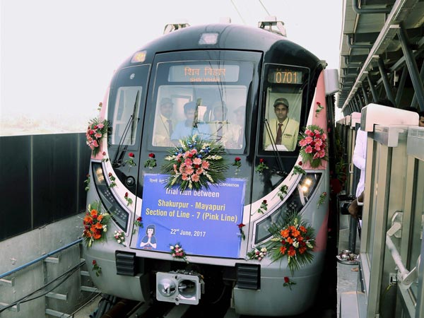 Delhi Metro Resume Soon: दिल्ली मेट्रो जल्द हो सकती है शुरू, केंद्र की अनुमति का हो रहा इंतजार