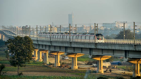 Delhi Metro Resume Soon: दिल्ली मेट्रो जल्द हो सकती है शुरू, केंद्र की अनुमति का हो रहा इंतजार