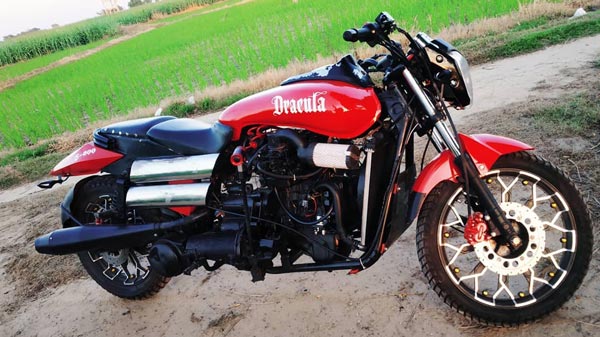 इंजीरियरिंग के दो छात्रों ने बनाई सुपर बाइक, इस्तेमाल किया मारुति 800 का इंजन