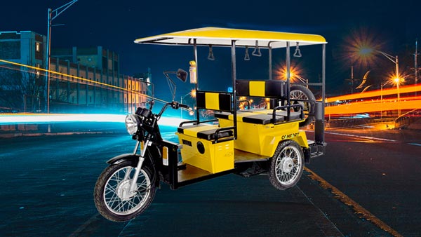 Amritsar mechanic turns e-rickshaw into vintage: यह मेकैनिक इलेक्ट्रिक रिक्शा को दे रहा विंटेज कार का रूप, जानें कैसे