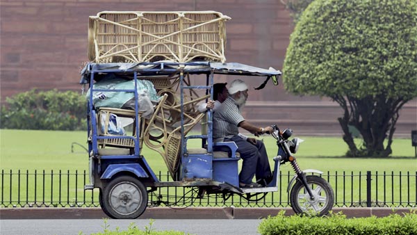 Amritsar mechanic turns e-rickshaw into vintage: यह मेकैनिक इलेक्ट्रिक रिक्शा को दे रहा विंटेज कार का रूप, जानें कैसे