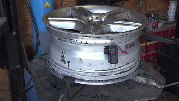 GoPro Inside Car Tyre: कार के टायर के अंदर फिट क्या गोप्रो कैमरा, बनाया वीडियो