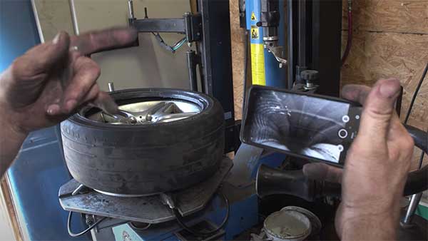 GoPro Inside Car Tyre: कार के टायर के अंदर फिट क्या गोप्रो कैमरा, बनाया वीडियो