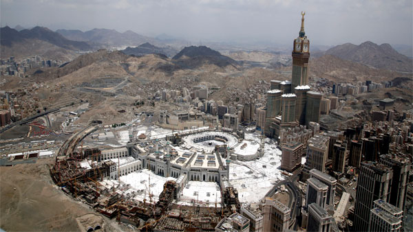 Why Planes Don't Fly Over Holy Kaba: काबा के ऊपर से क्यों नहीं उड़ते हैं प्लेन, जानें कारण