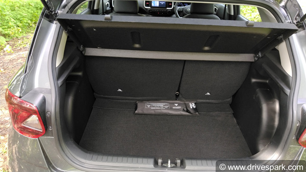 Hyundai Venue iMT Sport Variant Review: हुंडई वेन्यू आईएमटी स्पोर्ट वैरिएंट रिव्यू