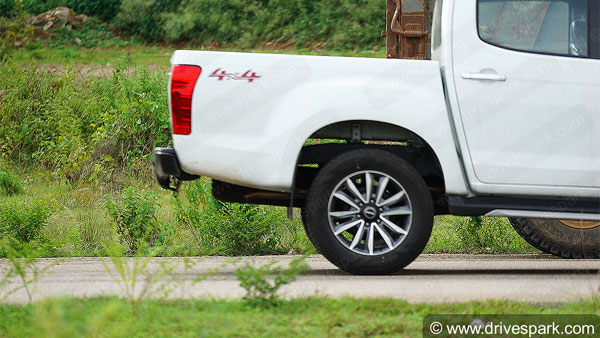 Isuzu V Cross BS6 Spied: इसुजु वी-क्रॉस बीएस6 प्रोडक्शन मॉडल टेस्टिंग करते हुए आई नजर