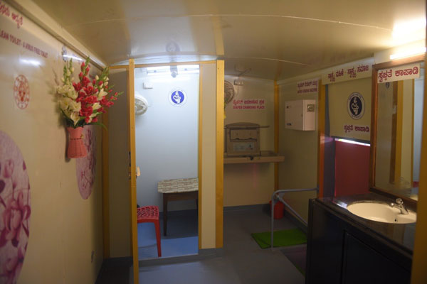 Old Bus Converted Into Women Toilet: पुरानी बस महिला टायलेट में परिवर्तित
