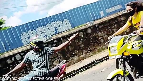 Girl Fined Rs 20,500 For Driving Without Helmet: केरल गर्ल बाइक ड्राइविंग बिना हेलमेट पुलिस फाइन जानकारी Girl Fined Rs 20,500 For Driving Without Helmet: केरल गर्ल बाइक ड्राइविंग बिना हेलमेट पुलिस फाइन जानकारी