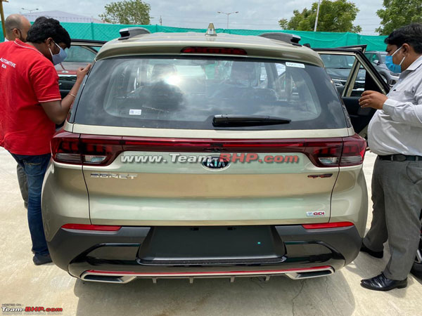 Kia Sonet Spotted At Dealership: किया सॉनेट लॉन्च के पहले ही डीलरशिप पर आई नजर