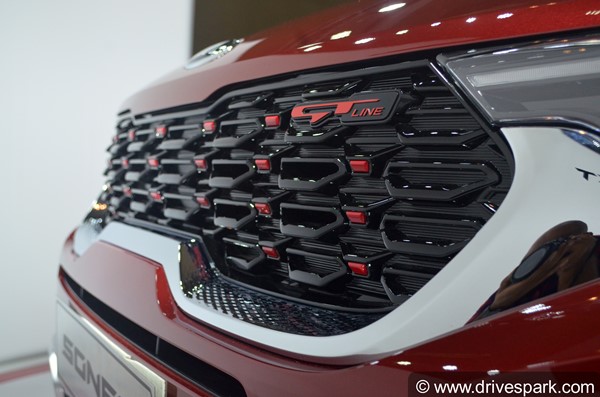 Kia Sonet Review (First Look) In Hindi: किया सॉनेट रिव्यू, डिजाईन, फीचर्स, कीमत, प्रतिस्पर्धी जानकारी