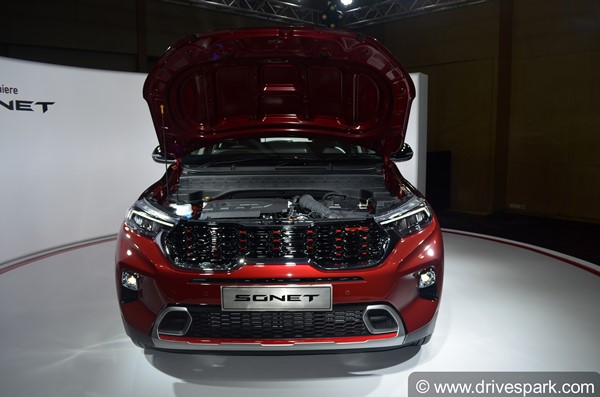 Kia Sonet Review (First Look) In Hindi: किया सॉनेट रिव्यू, डिजाईन, फीचर्स, कीमत, प्रतिस्पर्धी जानकारी